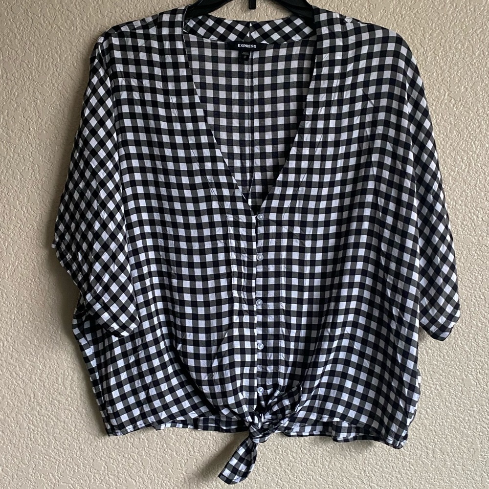 Adorable tie front top by Express sz Med